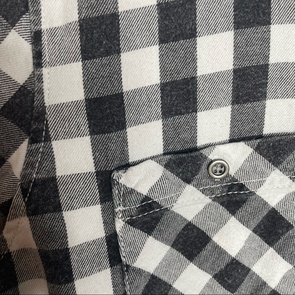 🍋Vanilla Star Black and white plaid flannel button up shirt Size Large - Picture 4 of 9